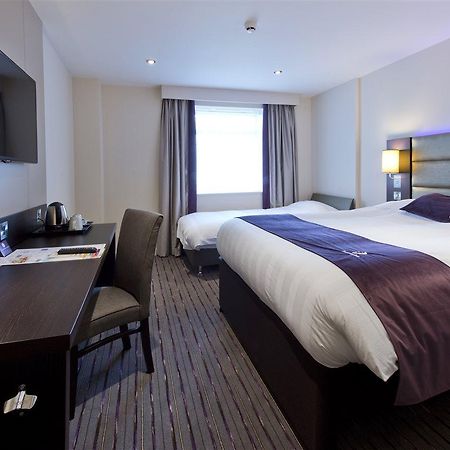 Premier Inn Newbury Town Centre Екстер'єр фото